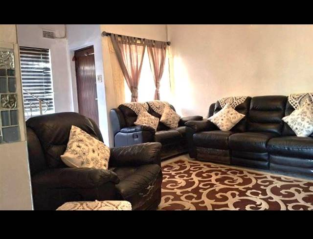 6 BEDROOM HOUSE FOR SALE IN MEREBANK EAST